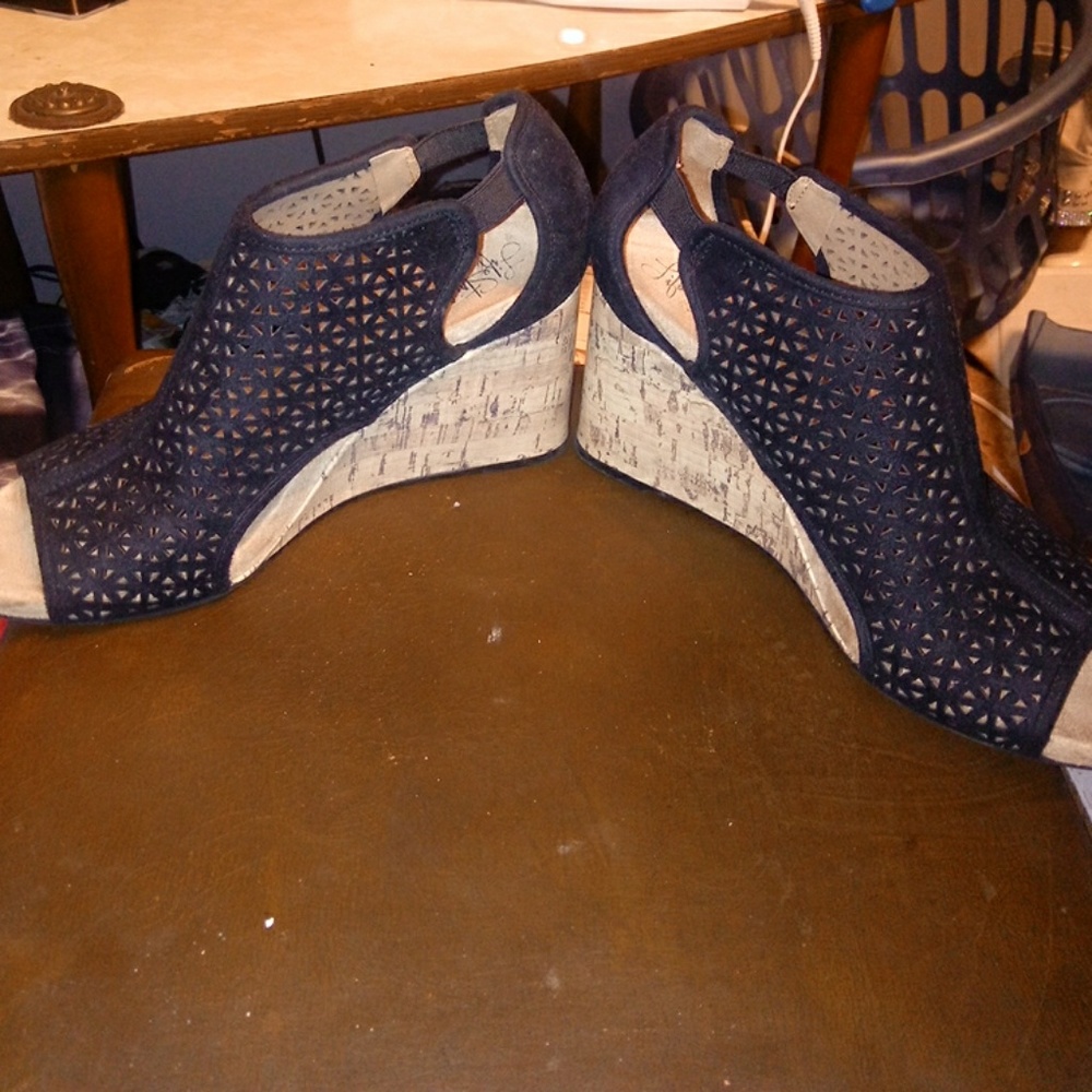 Open Toe Wedges - Picture 2 of 5
